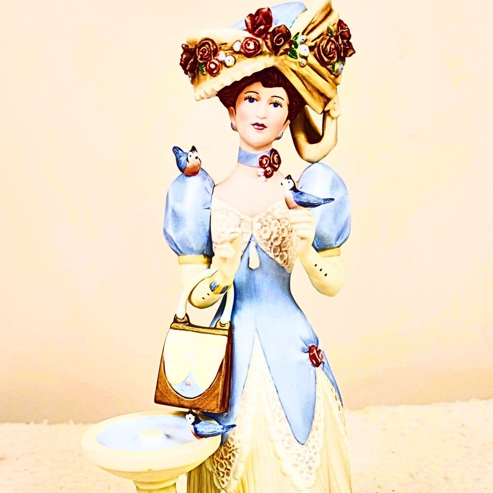 1998 Mrs. Albee Figurine / Statue – 10 Inch – Avon President’s Club Award in Box